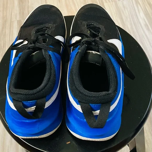 Nike kids Basketball shoes.Hustle D10CW6735.US 6.5.Black and blue.good condition - Picture 6 of 6